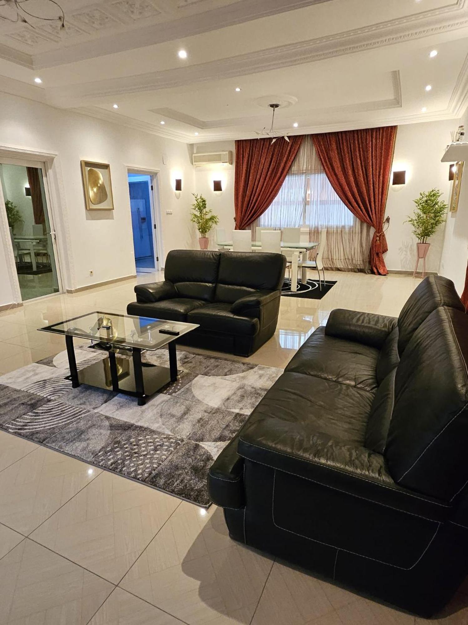 Octave'S Apt Pointe Noire Exterior photo