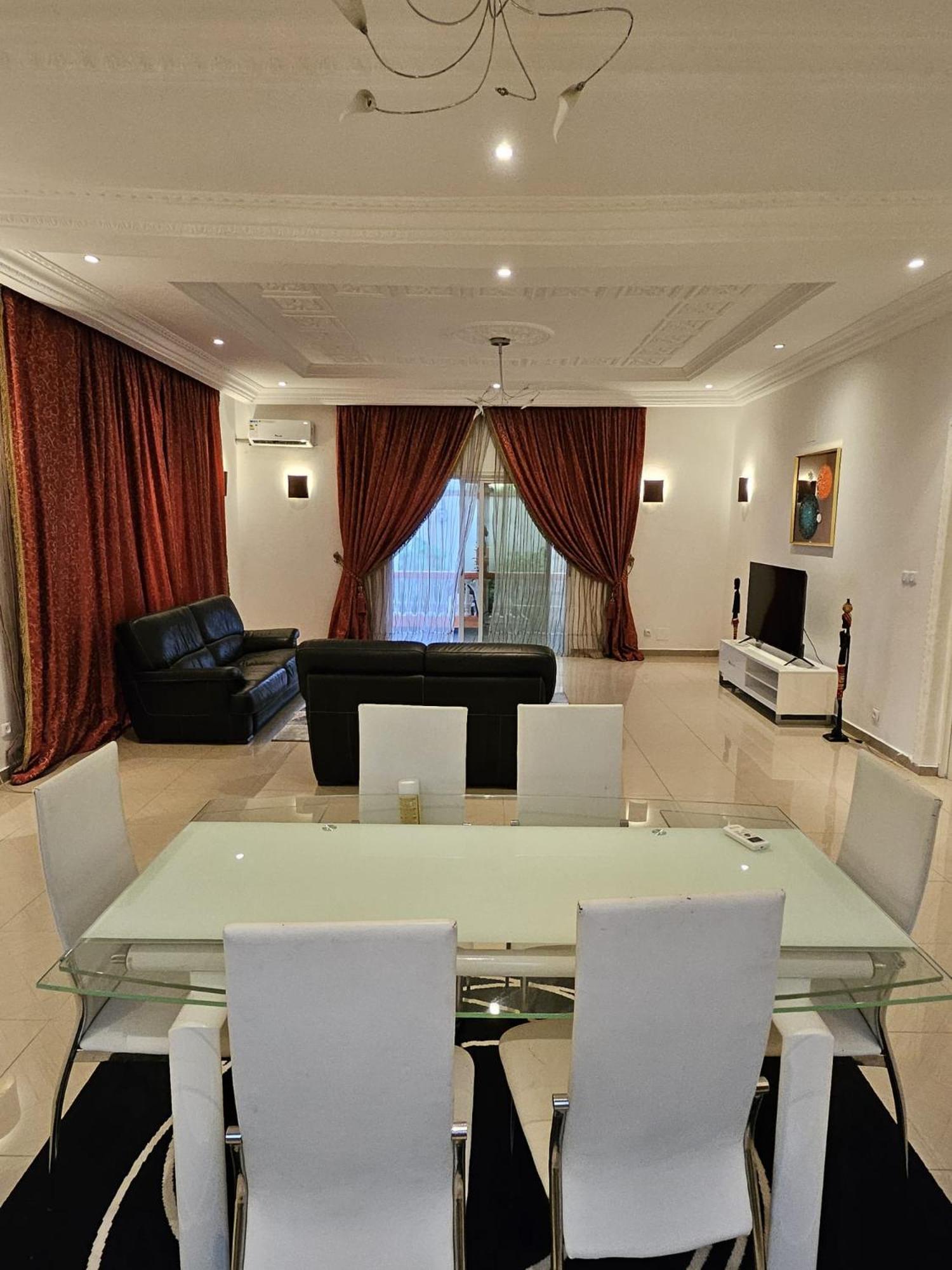Octave'S Apt Pointe Noire Exterior photo